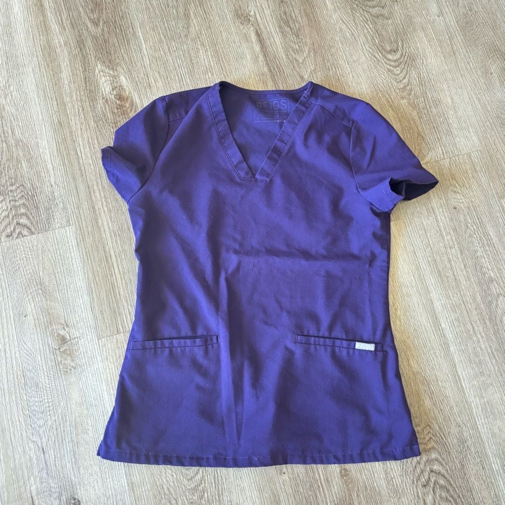 LOT of 3 FIGS scrub tops - Picture 6 of 9